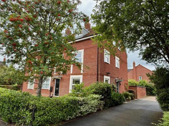 Tythe Barn Lane | Four Bedroom Town House to Rent – Dickens Heath £1,600pcm