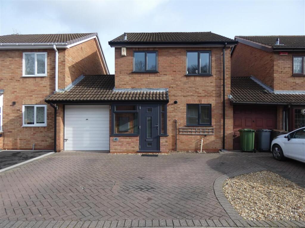 🏡 Three-Bedroom Link-Detached Family Home to Rent – Maywell Drive, Solihull | £1,295pcm