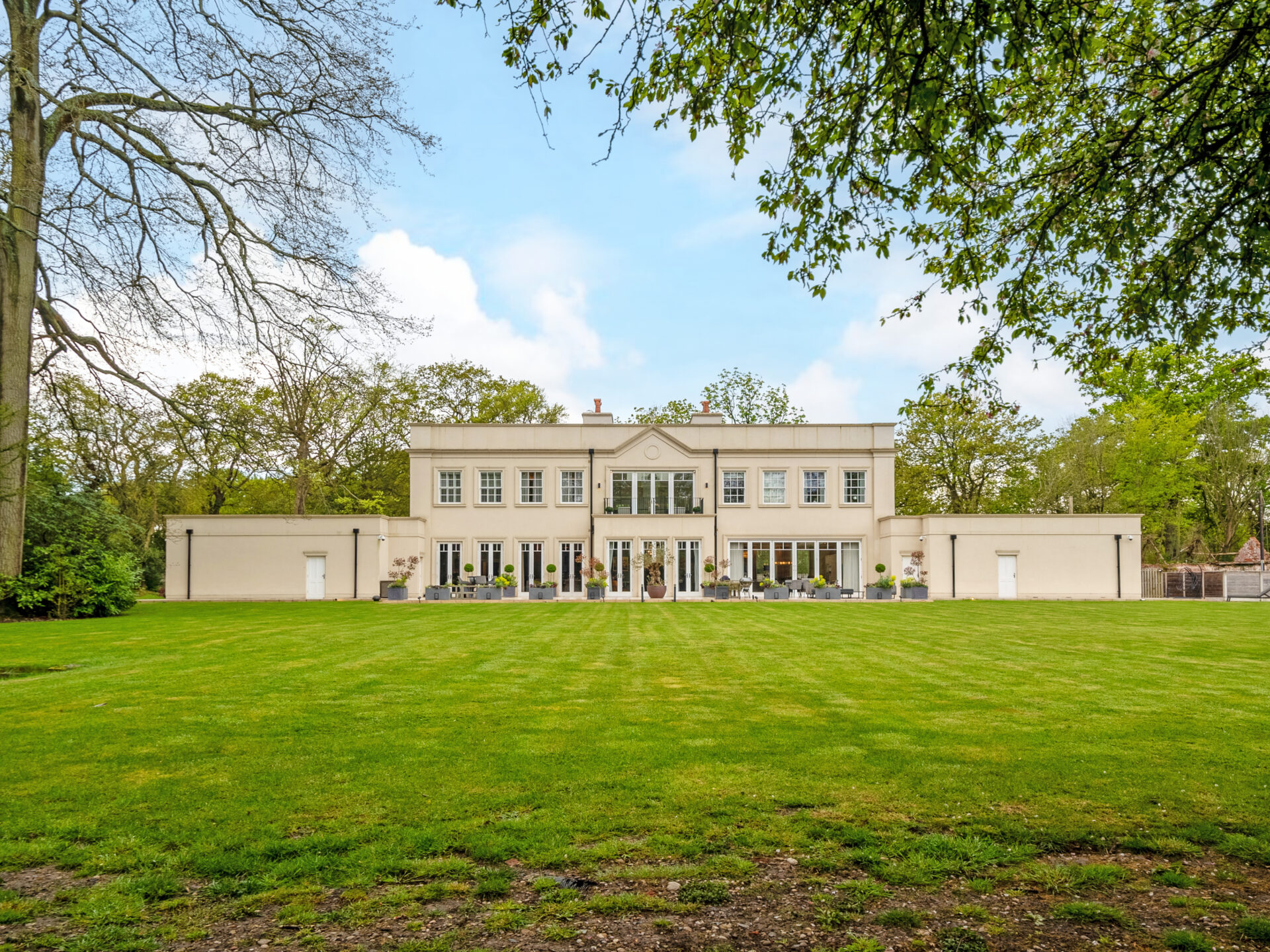 Inside One of the Midlands’ Finest Luxury Rentals: A £15,000pcm Gated Georgian Estate in Earlswood