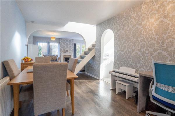 384 Priory Road Image