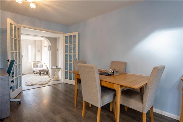 384 Priory Road Image