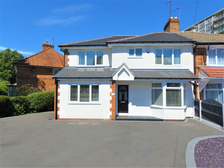 72 Fox Green Crescent Image