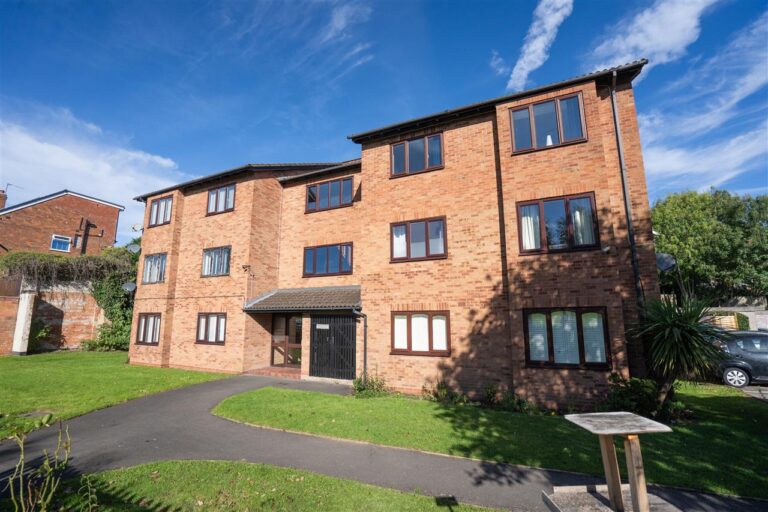 Flat 7 Gilbertstone Court Image