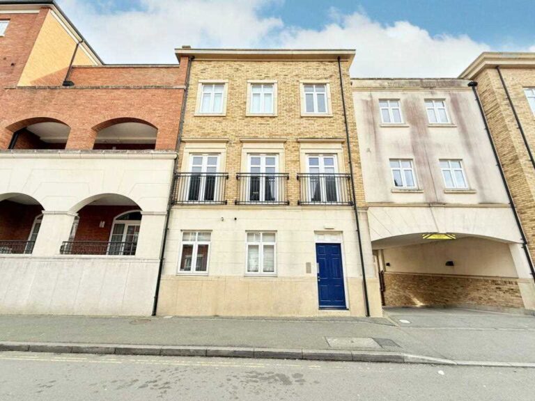 Flat 1 Willow Gardens Image