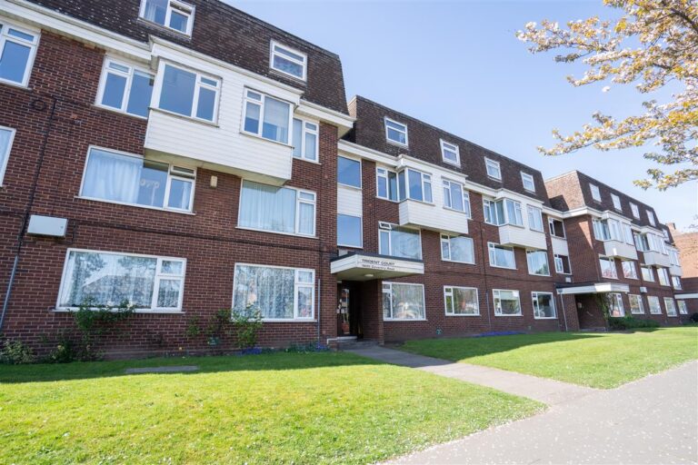 Flat 1 Trident Court Image