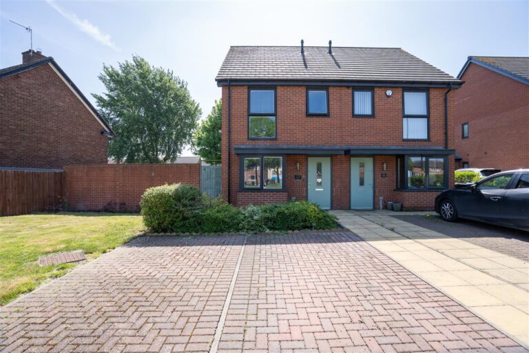 253 Meadway Image