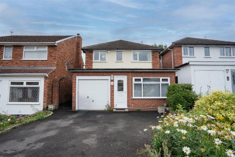 43 Rowney Croft Image