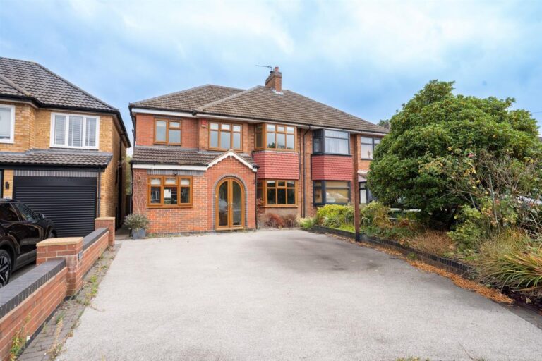 40 Littlemead Road Image