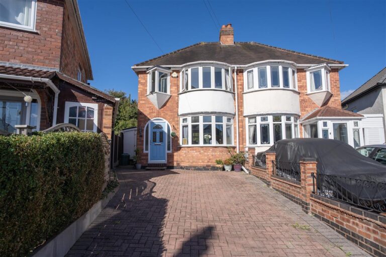 20 Leavesden Grove Image