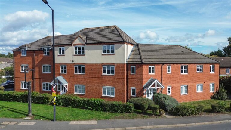 Flat 6 Waterway Court Image