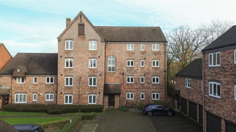 Apartment 34 Broom Lane Image