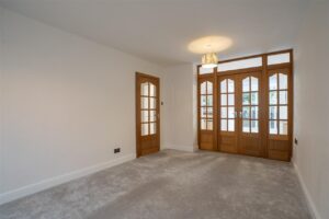 16 Plestowes Close Image