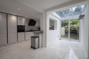 16 Plestowes Close Image